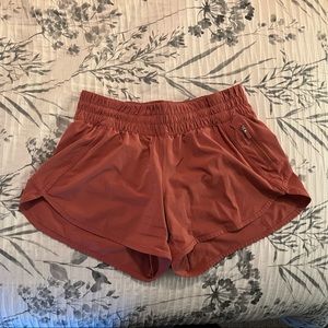 Lululemon tracker short 4” in cherry tint